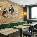 Centrum Bed & Breakfast 4*